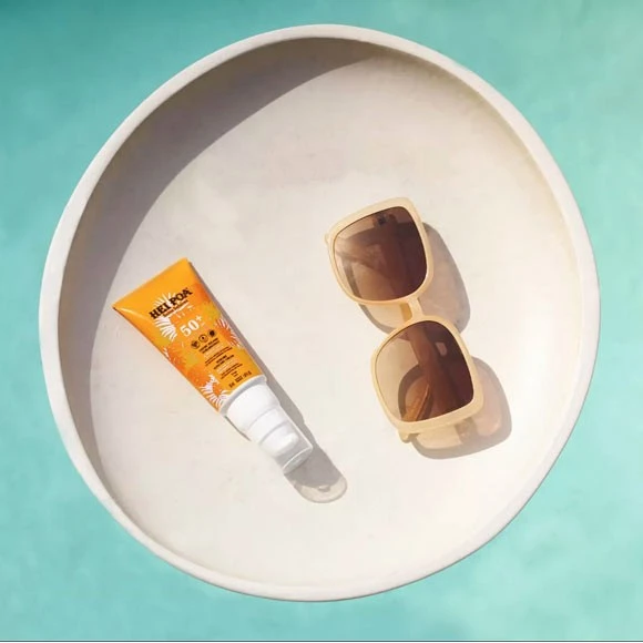 Crème Solaire Sublimatrice Visage 50mL Monoi Hei Poa SPF50+ 5 Crème Solaire Sublimatrice Visage 50mL Monoi Hei Poa SPF50+ – Image 5