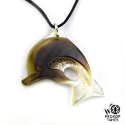 Pendentif Nacre Gravee Prokop Dauphin Df23