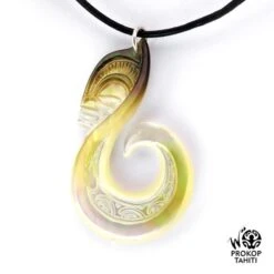 Pendentif Nacre Gravee Prokop Tahiti Hamecon Tiki Ht9